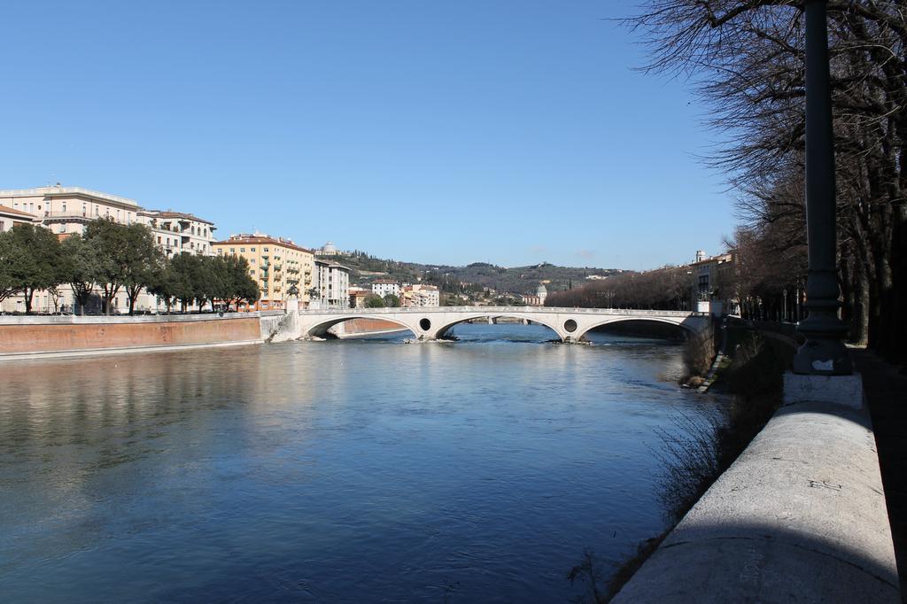 River House Verona Bagian luar foto